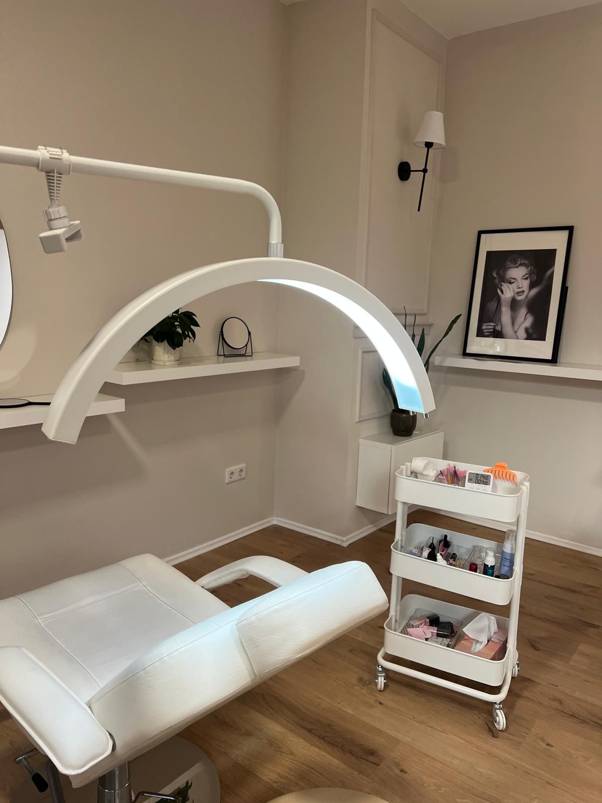 Behandlungsstuhl im Studio von Ema Brow Aesthetic